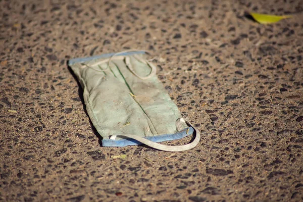 Used Medical Face Mask Garbage Ground Outdoor Environmental Pollution Concept — Fotografia de Stock