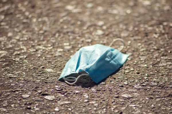 Used Medical Face Mask Garbage Ground Outdoor Environmental Pollution Concept — Fotografia de Stock