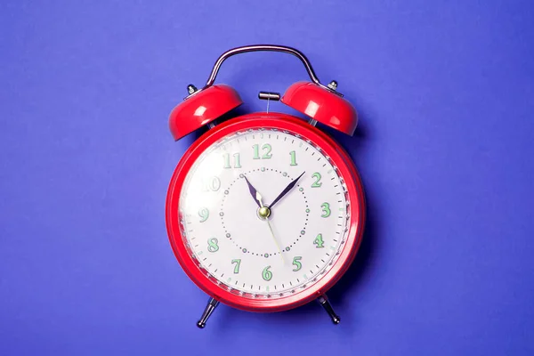 Red Alarm Clock Color Background — Stock Photo, Image