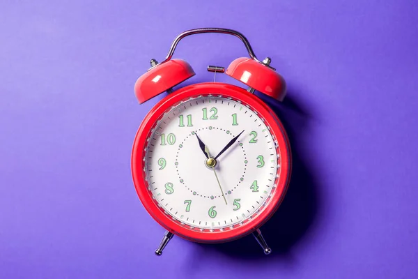 Red Alarm Clock Color Background — Stock Photo, Image