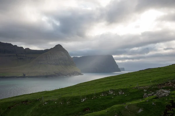 Liggande på Färöarna sett från Vidareidi — Stockfoto