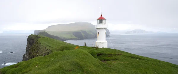 Lighthouse on Mykines Holmur — Stock Photo, Image