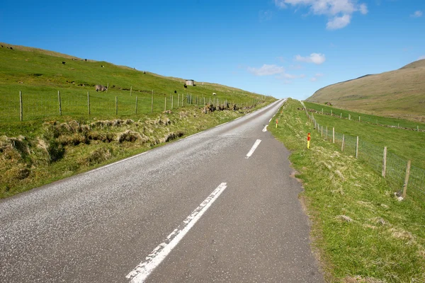 Typowy krajobraz i ulicy na Wyspach Owczych — Zdjęcie stockowe