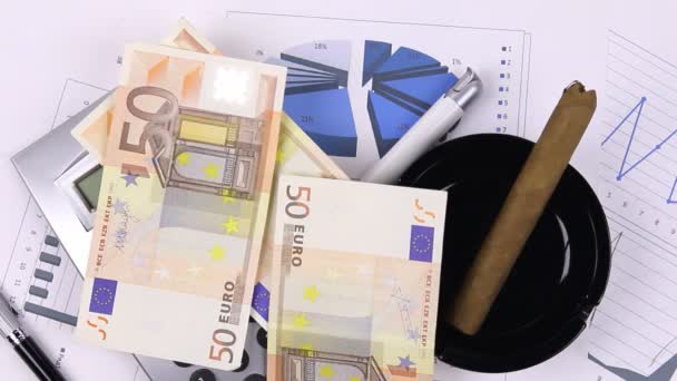 Mans mão jogando euro — Vídeo de Stock