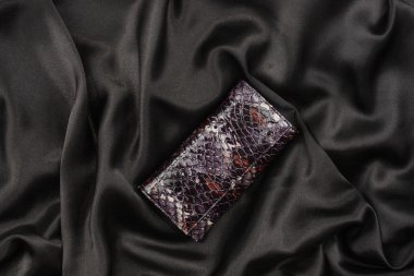 Purse lacquer on a black silk