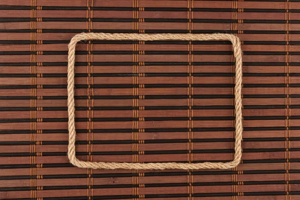Каркас мотузки, лежить на тлі бамбукового килимка — стокове фото