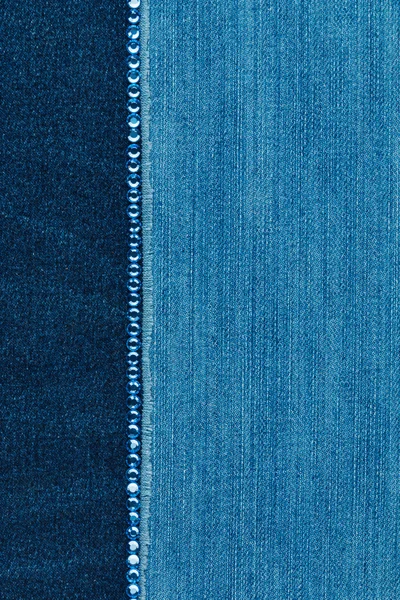 Fondo de moda, textura con una línea de diamantes de imitación azules — Foto de Stock