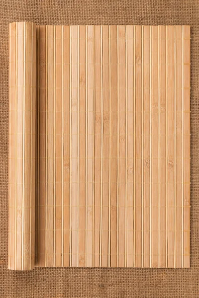 Mata bambus skręcone w formie rękopisu na worze — Zdjęcie stockowe