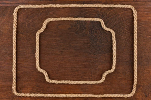 Deux châssis en corde, repose sur un fond de surface en bois — Photo