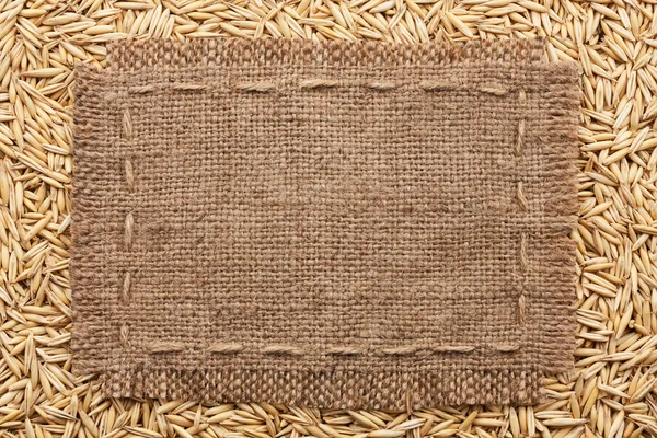 Cadre de toile de jute couché sur un fond d'avoine — Photo