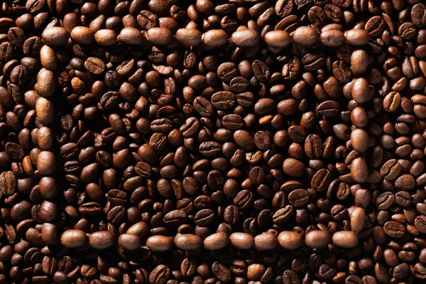 Πλαίσιο των φασολιών καφέ σε κόκκους καφέ — Φωτογραφία Αρχείου
