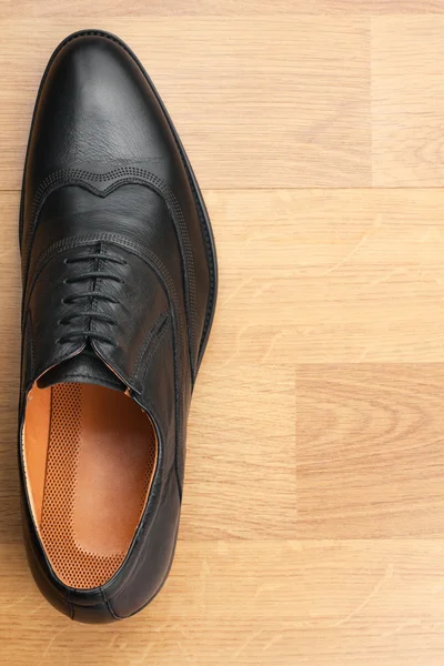 Classic mens shoes stand on the wooden floor — Stock Photo, Image