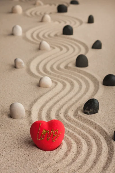 Jedno serce koncepcyjne w piasku — Zdjęcie stockowe