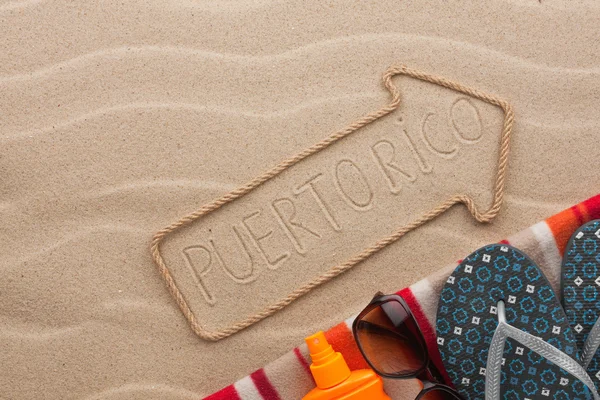 Puerto Rico  pointer and beach accessories lying on the sand — Stock Photo, Image