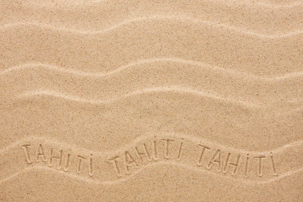 Ταϊτή επιγραφή στην άμμο σπαστό — Φωτογραφία Αρχείου