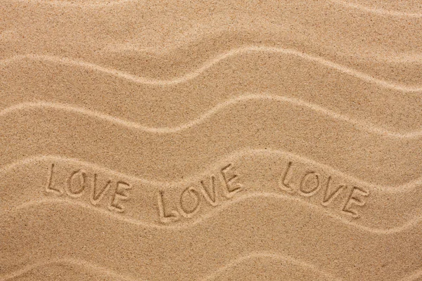 Inscripción de amor en la arena ondulada — Foto de Stock