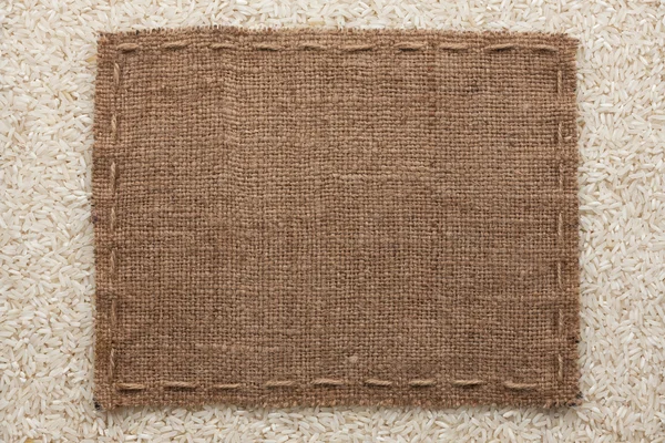 Telaio realizzato in tela con la linea giace su chicchi di riso — Foto Stock