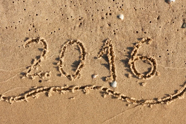 Année 2016 Écrit sur sable de plage — Photo