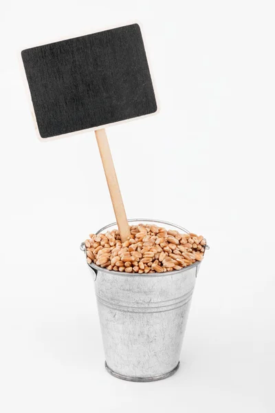 Указатель, цена в ведре зерна пшеницы — стоковое фото