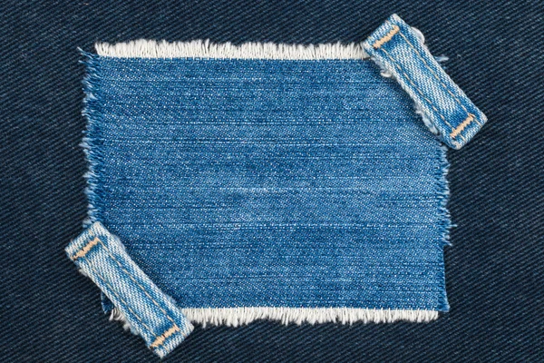 Moldura com duas tiras jeans, encontra-se no denim escuro — Fotografia de Stock