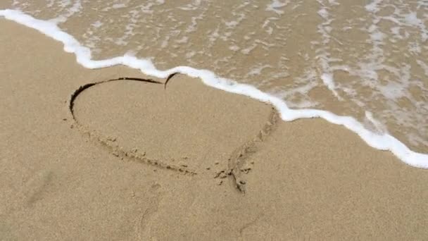 Cœur Sur Sable Été Emporté Par Eau — Video