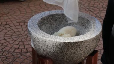 Güzel bir açık hava ortamında geleneksel masa yapmak