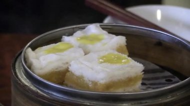 Şehrin göbeğindeki sıcacık bir restoranda Dim Sum 'un lezzetli lezzetlerini keşfetmek.