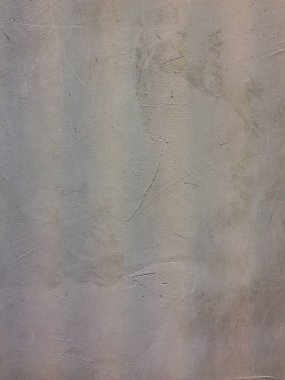 Kaba desenli yüzey ve ince çatlaklar gösteren gri beton duvarın yakın çekimi