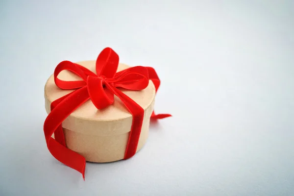 Yuvarlak hediye kutusu — Stok fotoğraf