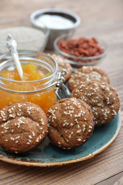 Bílkovin muffin s marmeládou — Stock fotografie