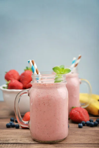 Fruit smoothies with strawberry — Stock Photo, Image