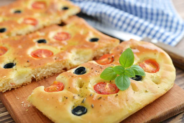 Kuchnia Włoska - tradycyjne focaccia — Zdjęcie stockowe