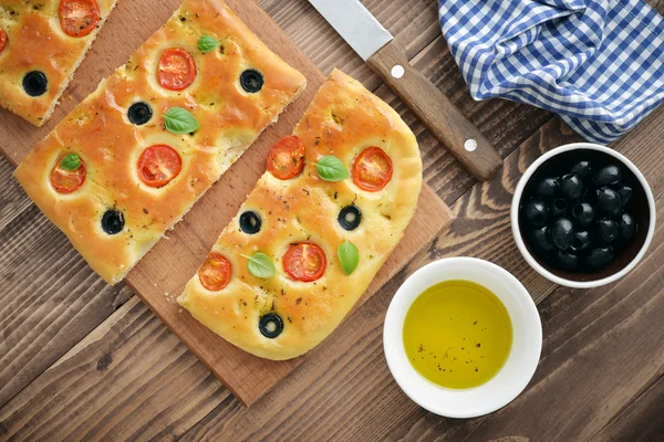 Italiaans eten - traditionele focaccia — Stockfoto