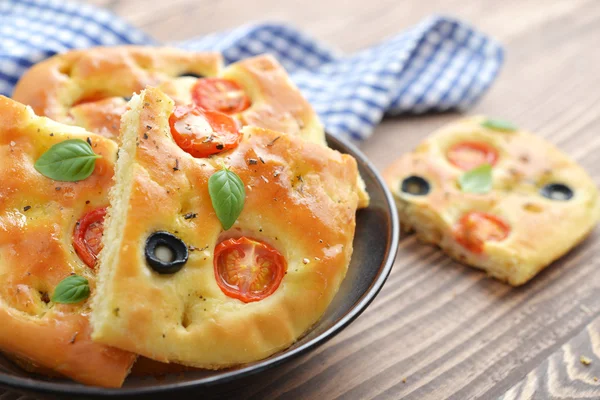 Italiensk mat - traditionella focaccia — Stockfoto