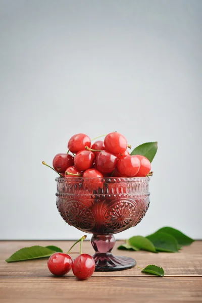 Fresh sweet cherries — Stock Photo, Image