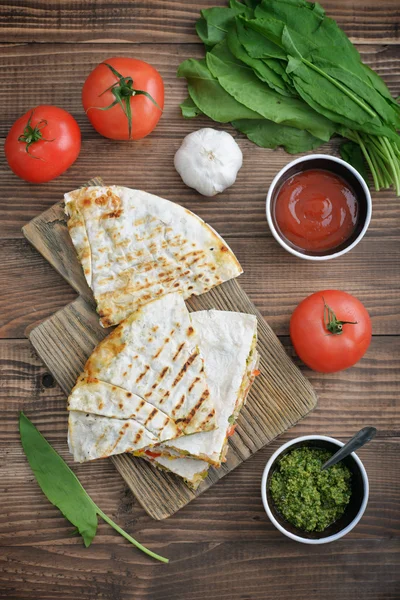 Quesadilla with chicken — Stock Photo, Image