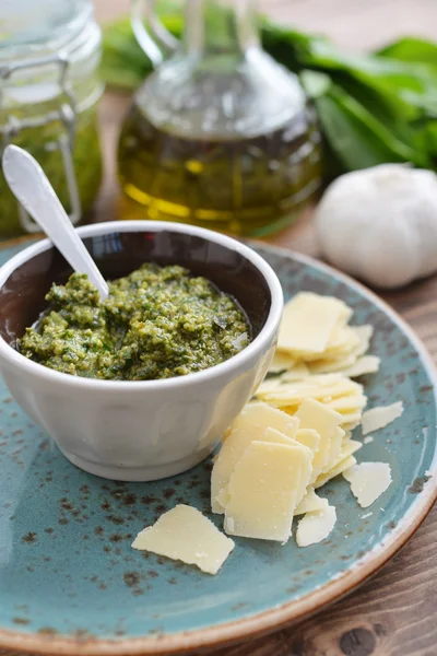 Frisch zubereitete Pesto-Sauce — Stockfoto