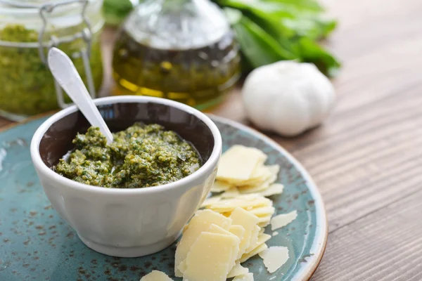 Frisch zubereitete Pesto-Sauce — Stockfoto