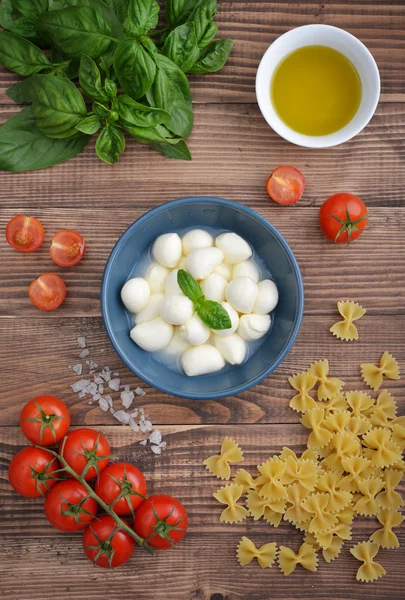 Mozzarella com tomate cereja — Fotografia de Stock