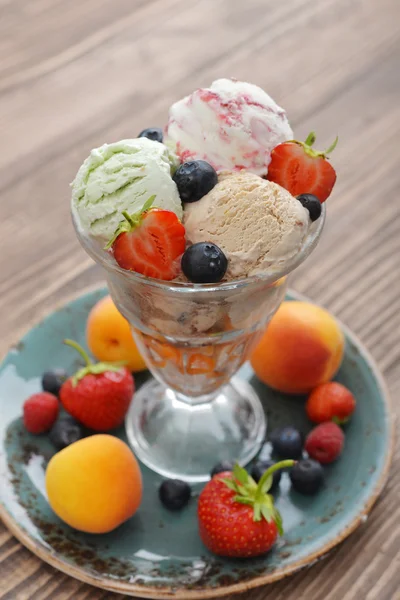 Helado en un tazón — Foto de Stock