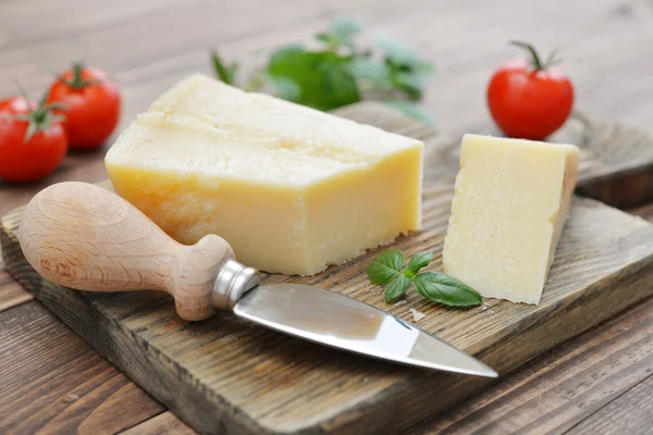 Parmesan cheese on cutting board — Stock Photo, Image