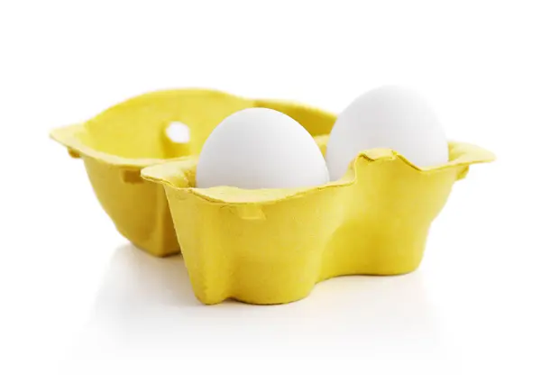 Два белых куриных яйца — стоковое фото