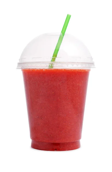 Smoothie de morango em copo de plástico — Fotografia de Stock