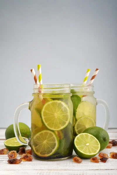 Mojito i burkar med handtag — Stockfoto