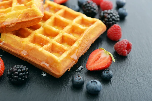 Belgian waffles with fresh berries — Stock Photo, Image