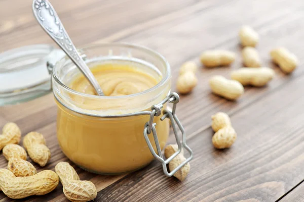 Cremige Erdnussbutter — Stockfoto