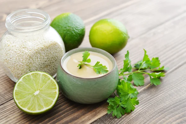 Tahini made from sesame seeds — Stock Photo, Image