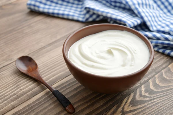 Yogurt in bowl — Stock Photo, Image