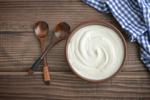 Йогурт в миске — стоковое фото