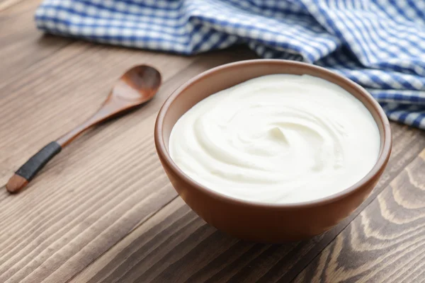 Yogurt in bowl — Stock Photo, Image